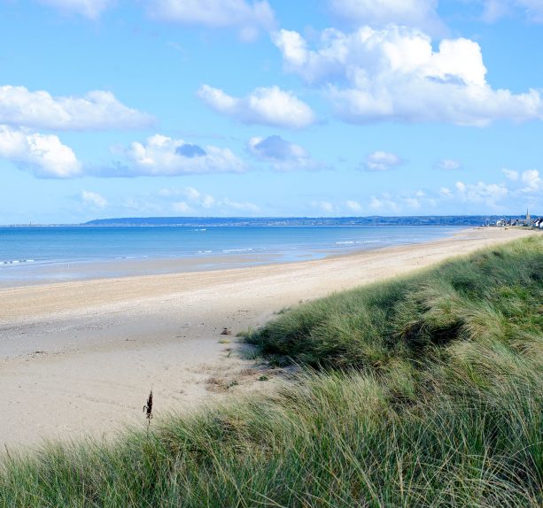 la plage et l'eau turquoise